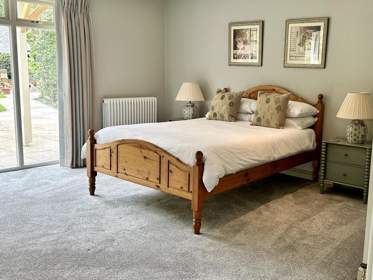 Farthings & Restaurant Tunton