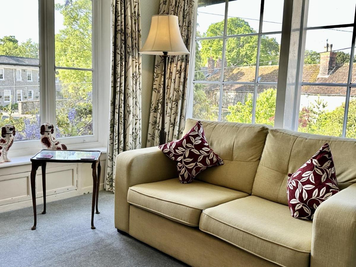 Farthings & Restaurant Tunton Hotel 3*